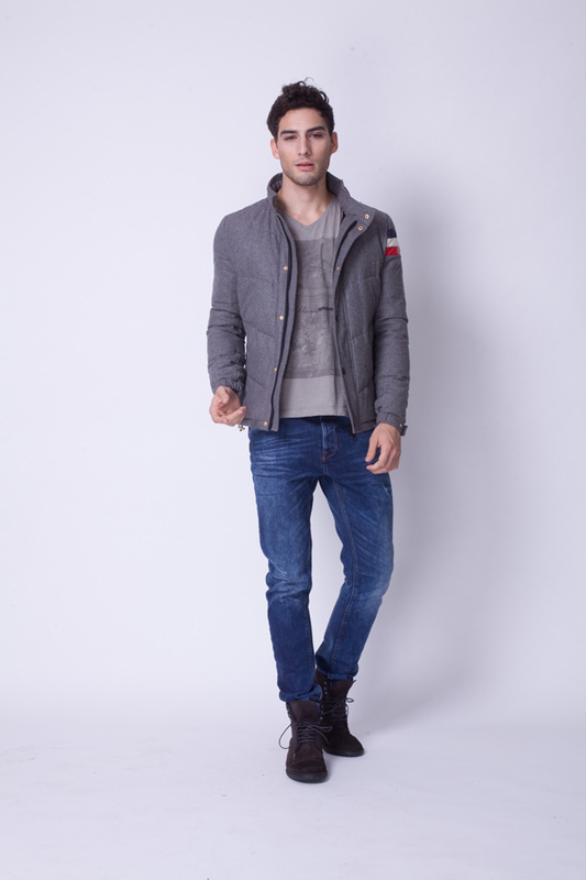 Moncler Chartreuse Single Breasted Uomo Grigio