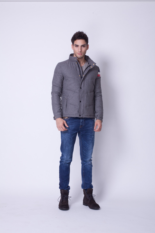 Moncler Chartreuse Single Breasted Uomo Grigio